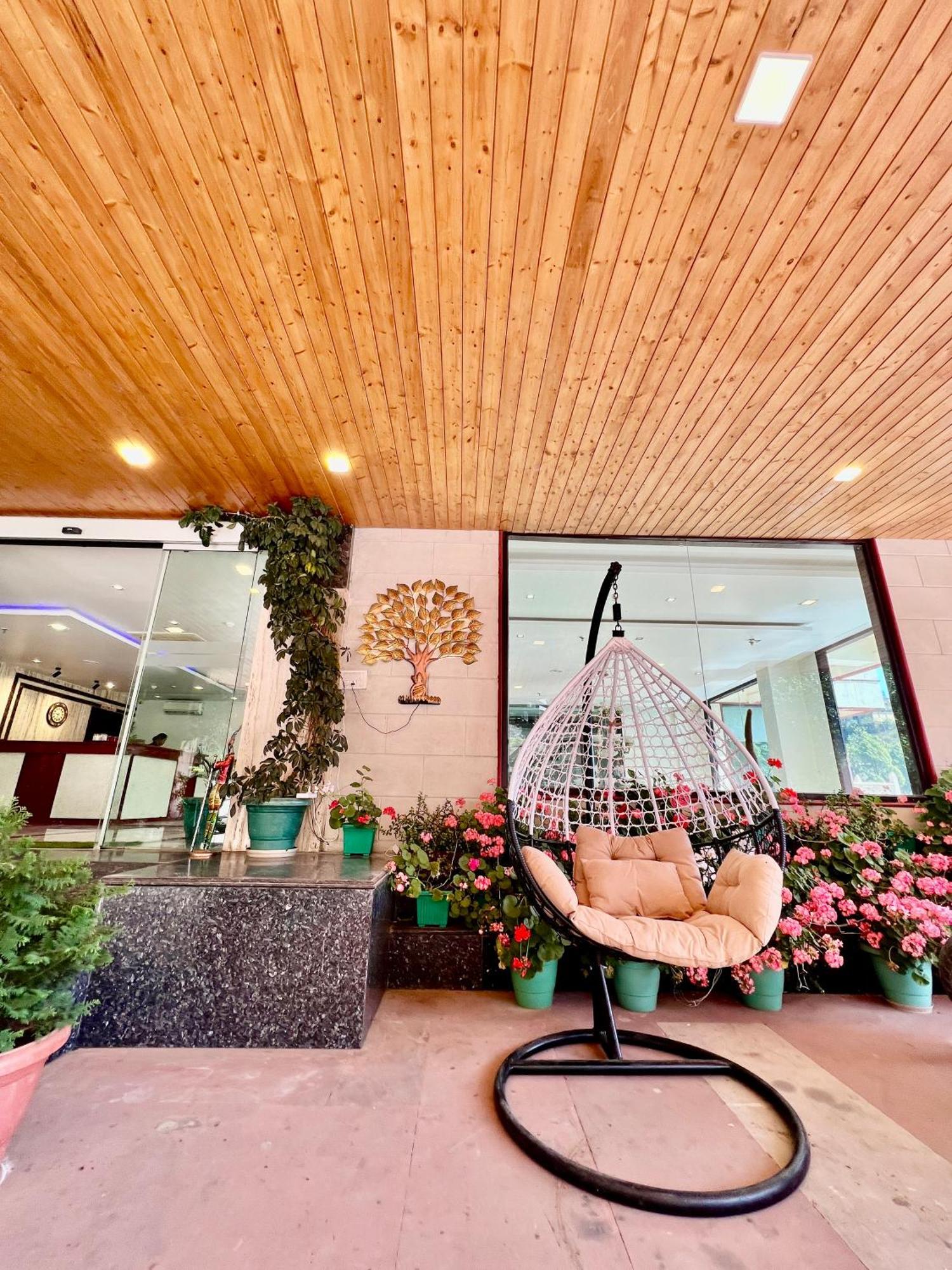 Sea Hawk - Luxury Hill Resort 4 Mins From Bhimtal Lake Exteriör bild